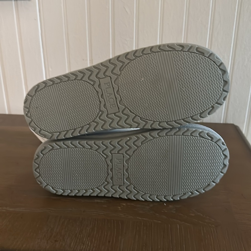 The Childrens Place Sz 5 Y Chalet Boots Faux Fur Lined Silver Holographic Emoji - Picture 13 of 15